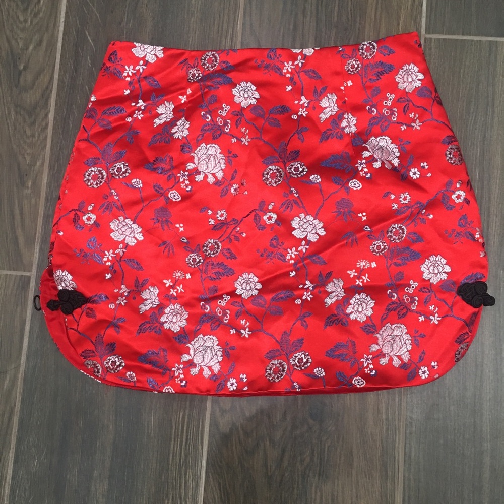 Beautiful mini skirt satin feel size small